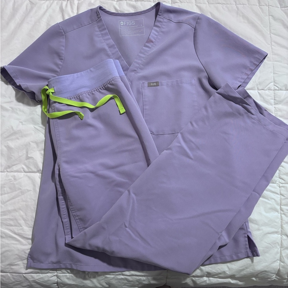 FIGS Lavender Dew Set S Top S/P Bottoms